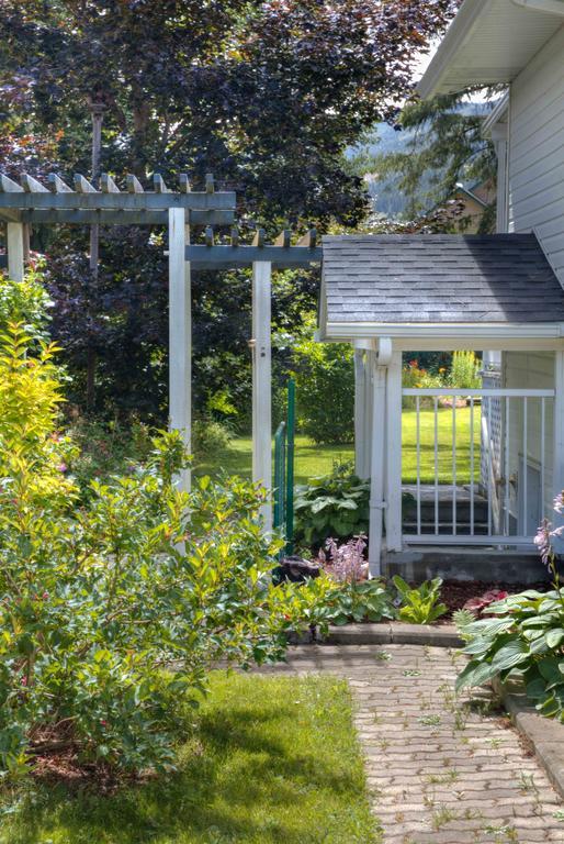 Hummingbird Bed And Breakfast Clearwater Exterior photo